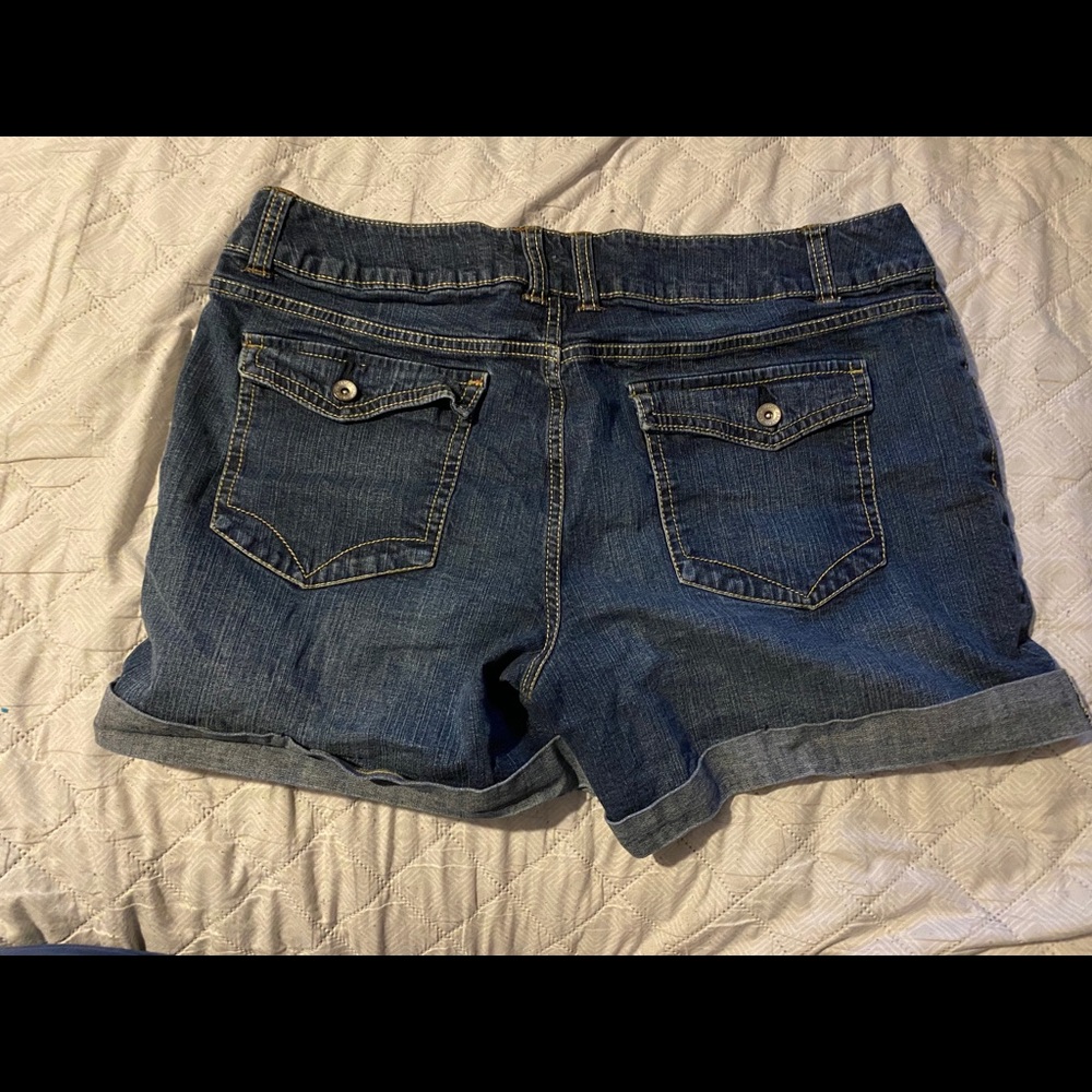 Jean Shorts - Picture 3 of 3